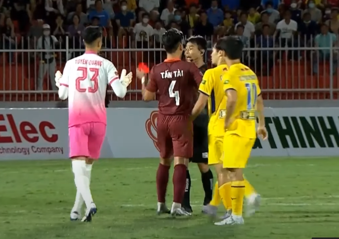 Ho Tan Tai giau the do trong tai anh 1