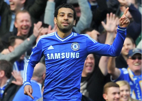 Liverpool tang gap doi luong de giu Salah truoc Chelsea hinh anh