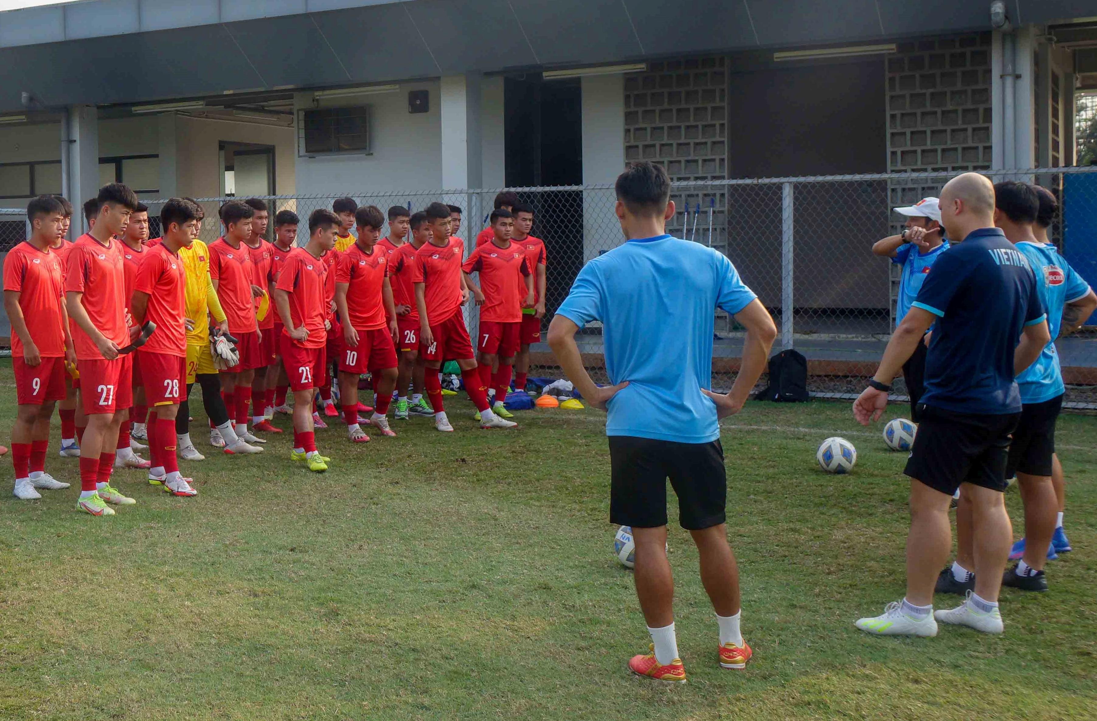 U19 Viet Nam don tin vui truoc khi gap Myanmar anh 1
