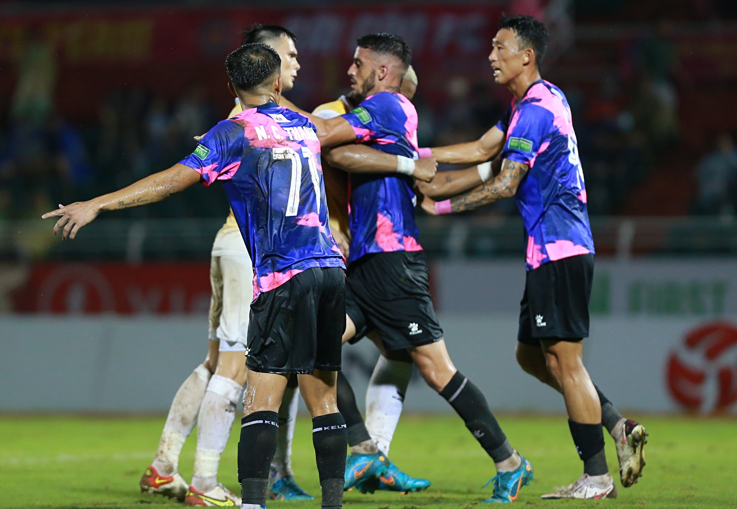 Ngoai binh CLB Sai Gon gay han voi Adriano Schmidt anh 1