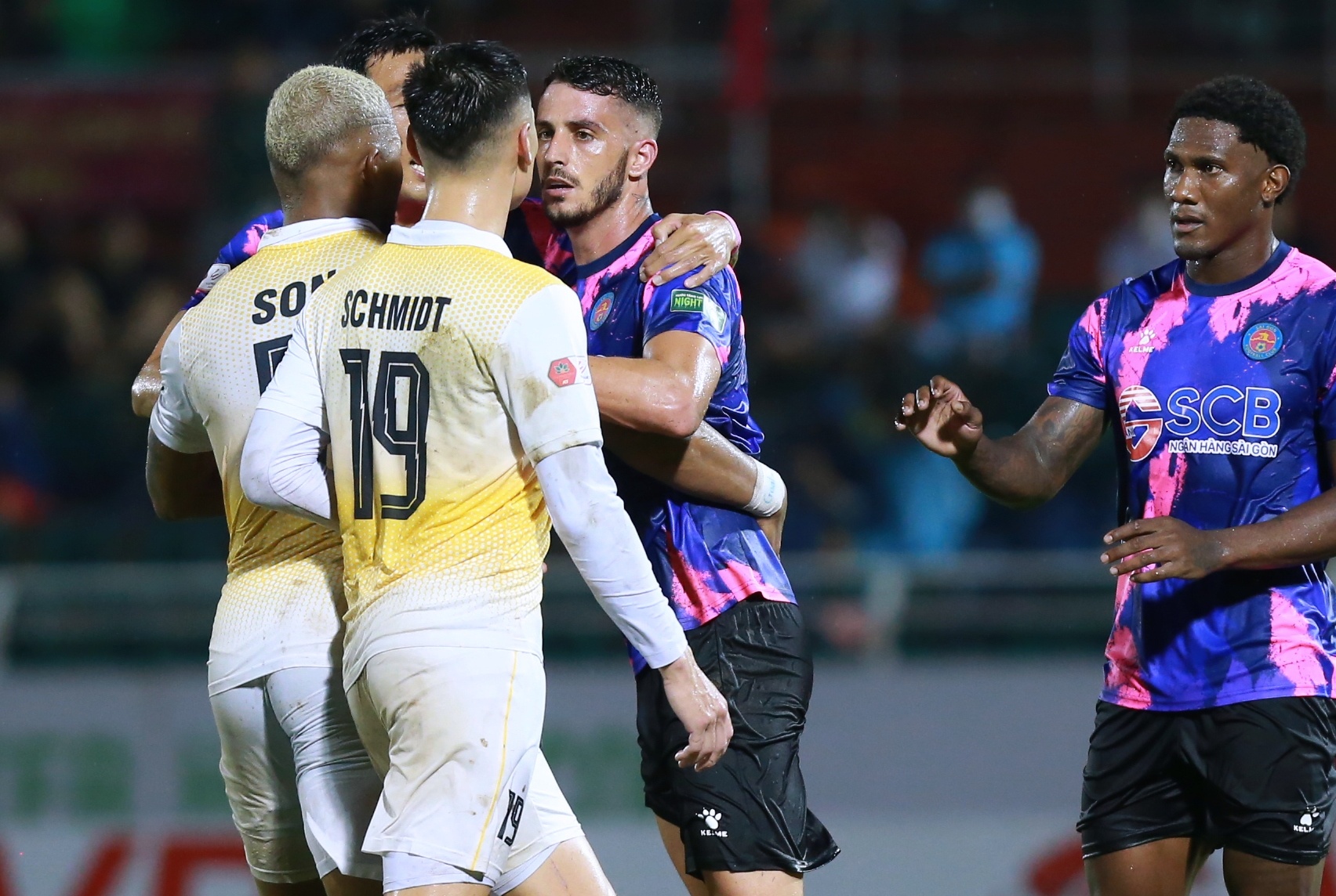 Ngoai binh CLB Sai Gon gay han voi Adriano Schmidt anh 2