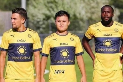 Quang Hai suyt ghi ban trong tran thua 0-2 hinh anh