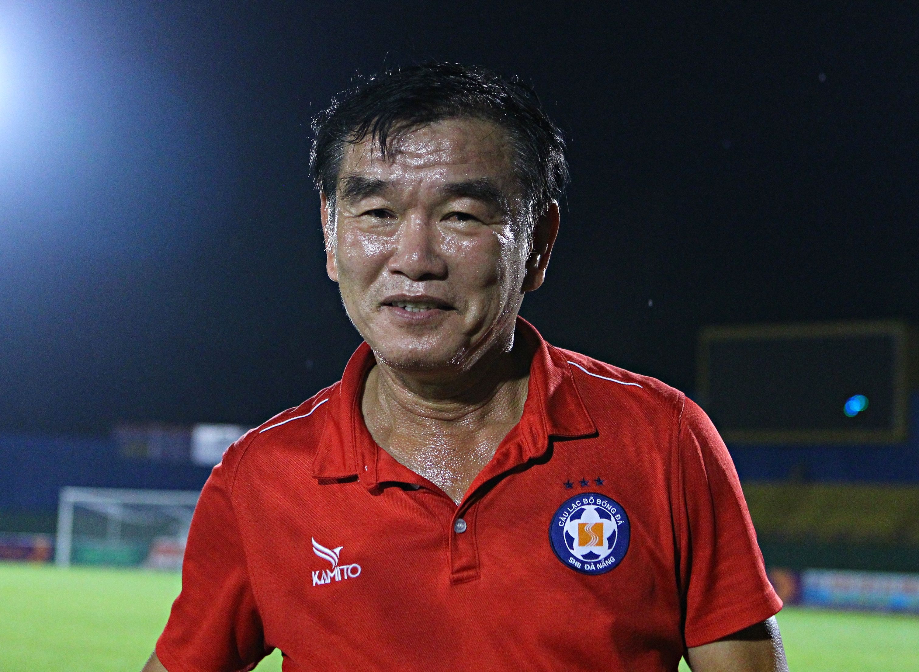 HLV Phan Thanh Hung xuc dong vi sap tru hang hinh anh