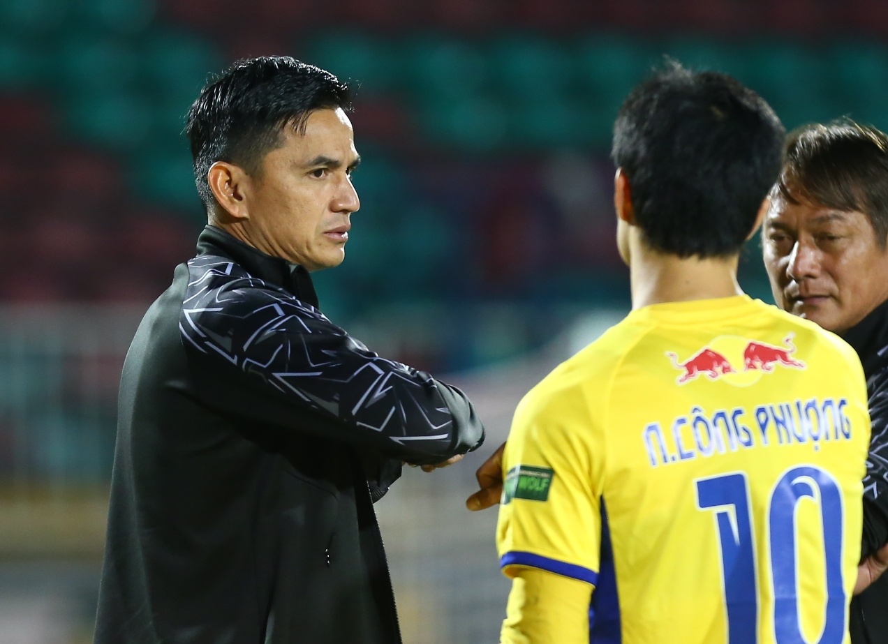 Kiatisuk that bai voi 'the he vang' cua HAGL hinh anh