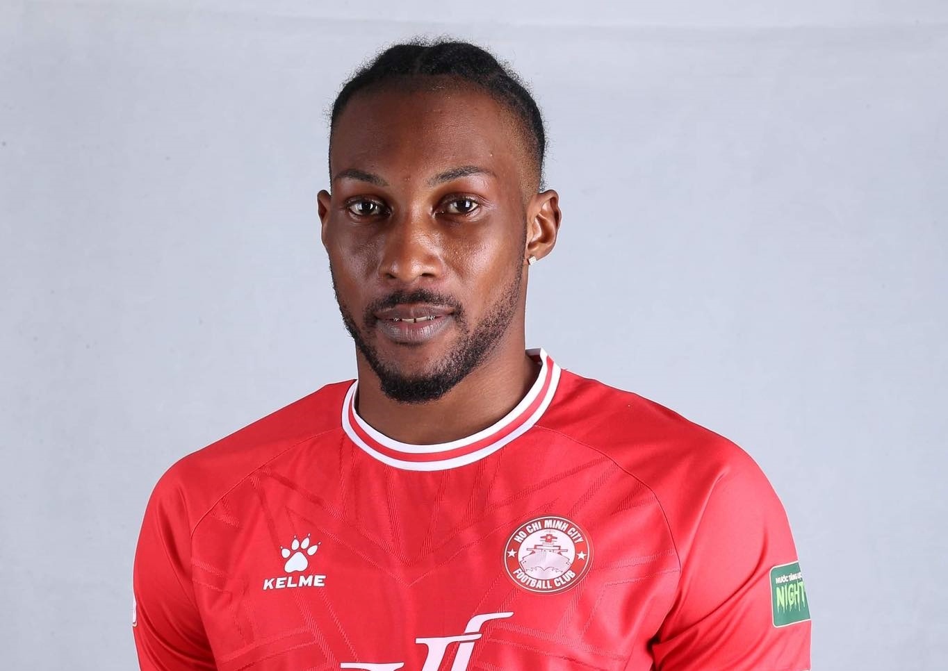 Vua pha luoi giai Jamaica gia nhap CLB TP.HCM hinh anh