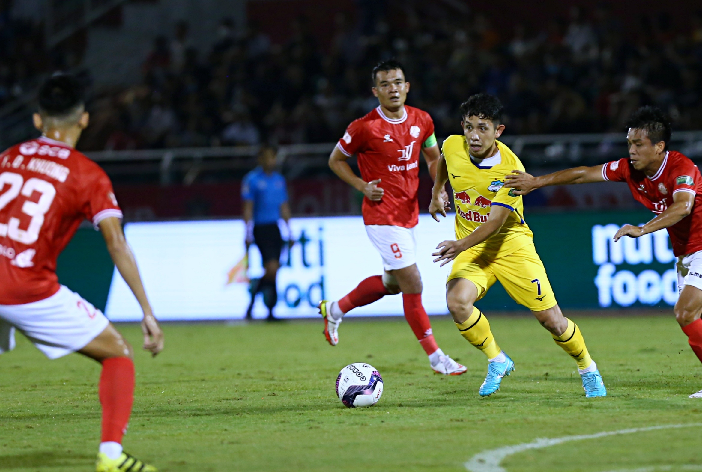 Bui Tien Dung sai lam truoc HAGL anh 8