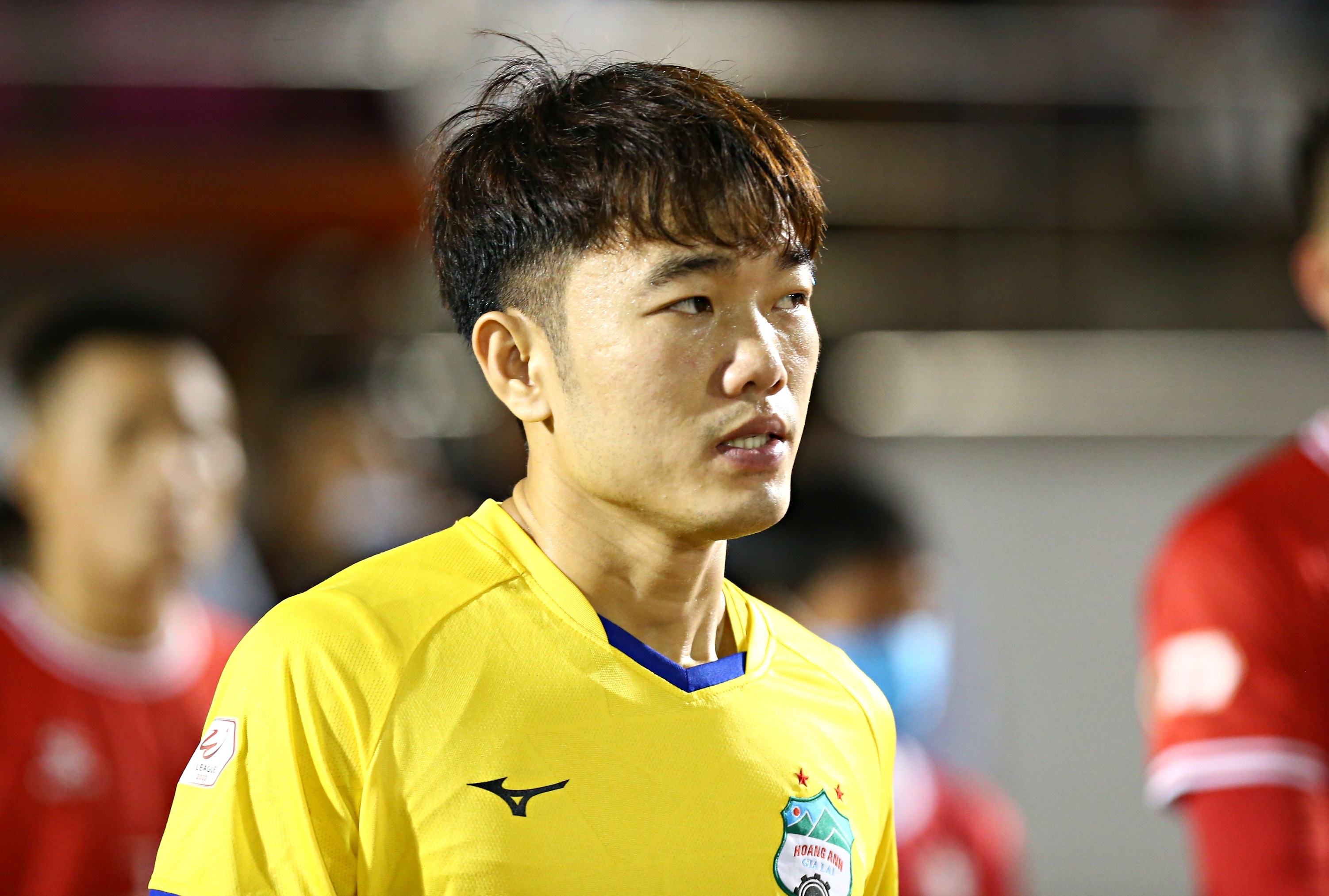 Xuan Truong bi trong tai moi ra ngoai vi ham chi dao chien thuat hinh anh