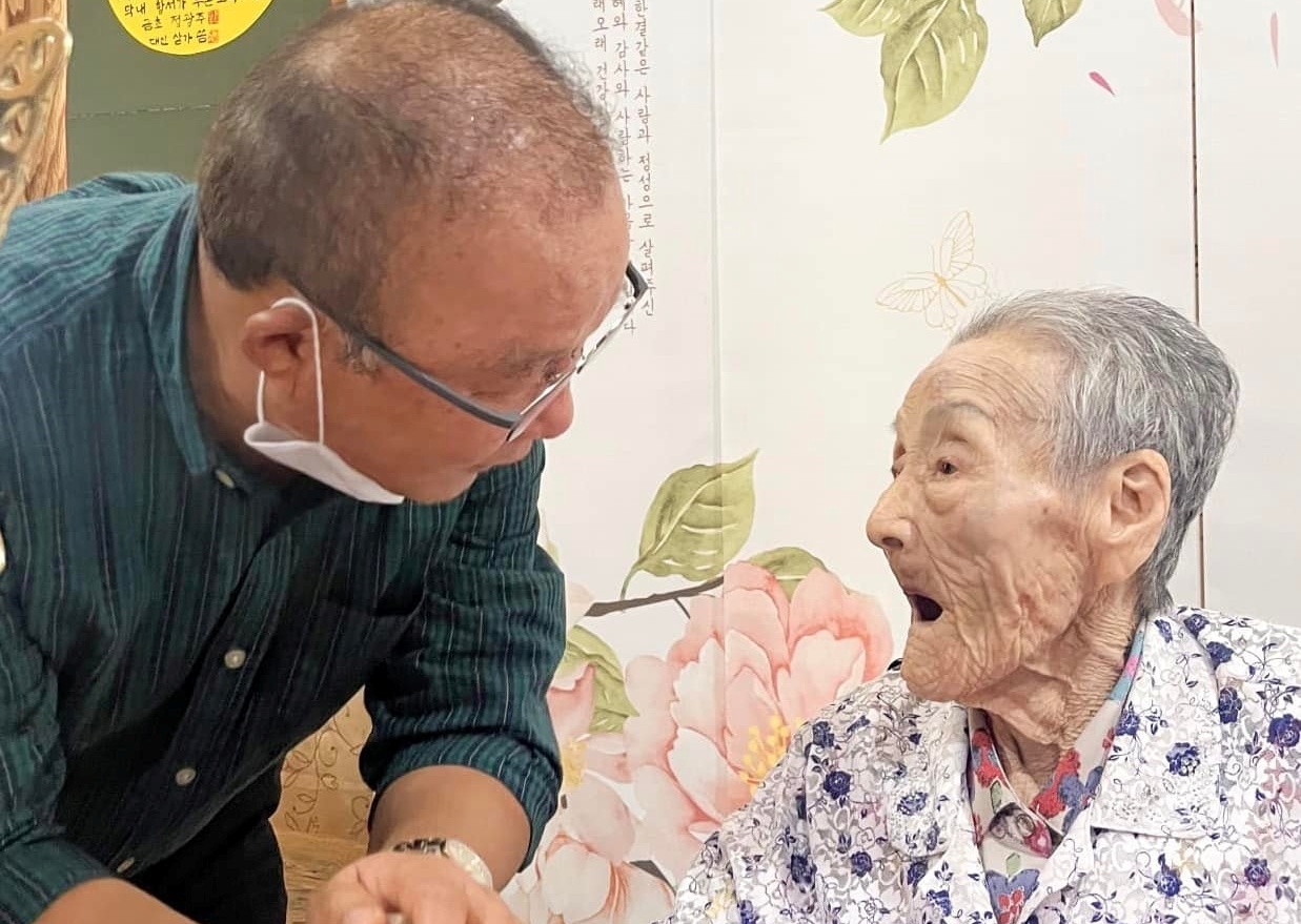 HLV Park mung tho me 100 tuoi hinh anh