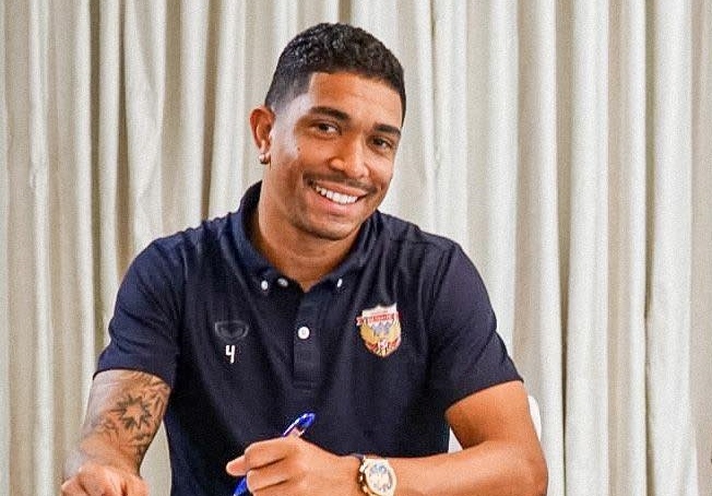 Ngoai binh tu Indonesia den CLB Ha Tinh hinh anh