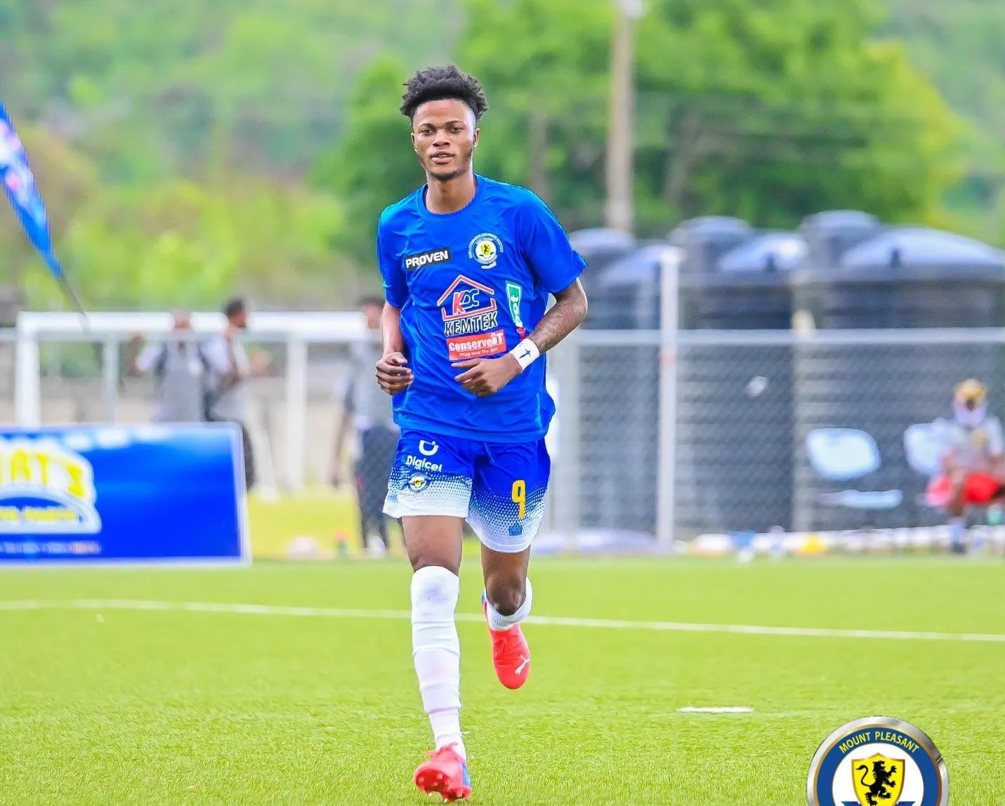 Song sat giai Jamaica ra mat CLB TP.HCM anh 1