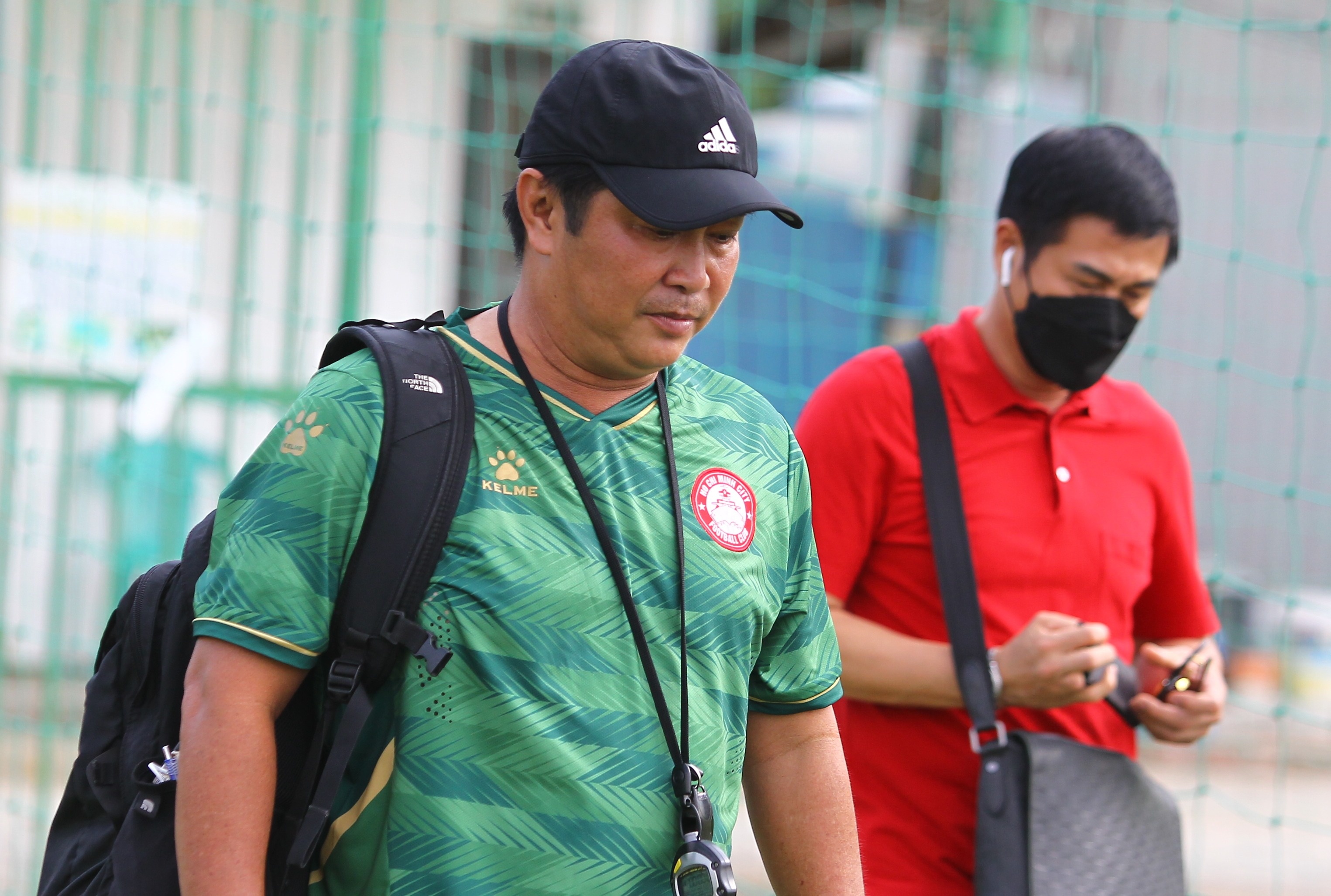 Ly do CLB TP.HCM giu HLV Minh Chien o lai hinh anh