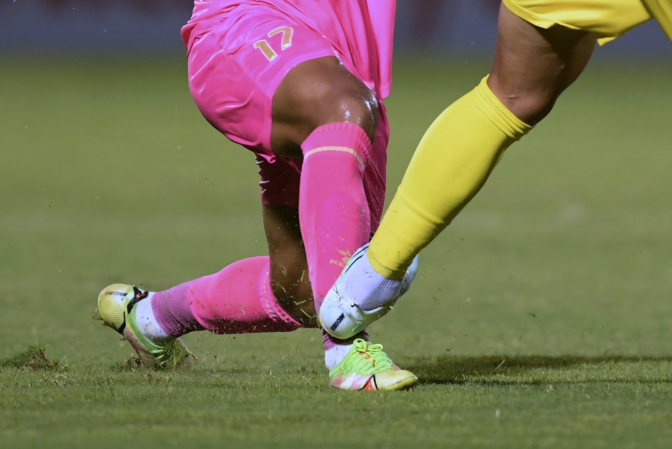 Tuyen thu Viet Nam suyt dap gay chan dong nghiep hinh anh