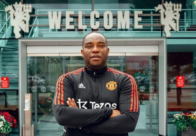 Cuu tuyen thu Nam Phi gia nhap ban huan luyen Man United hinh anh