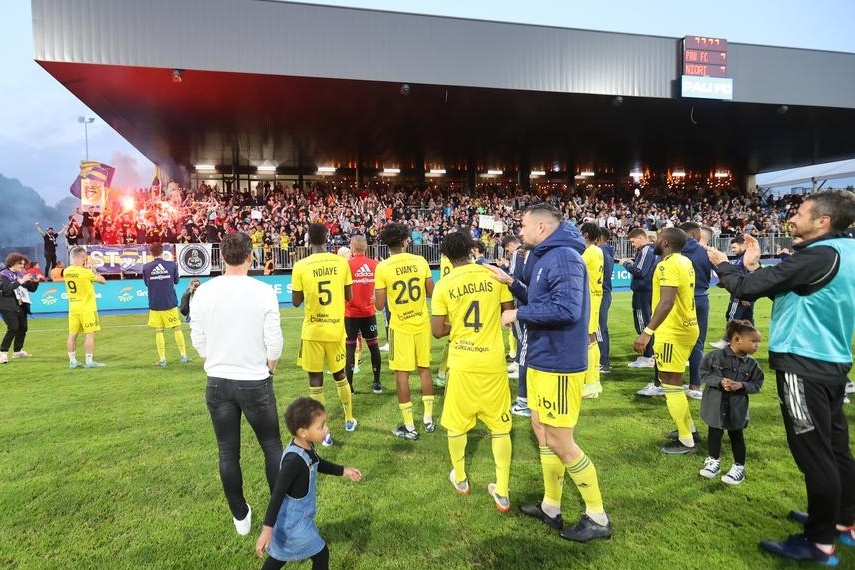 Tran dau cua Quang Hai bi doi lich anh 1