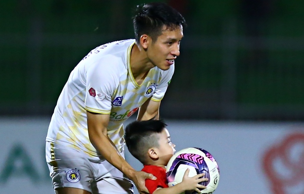 Hung Dung ngan con trai 'pha song' Tuan Hai hinh anh