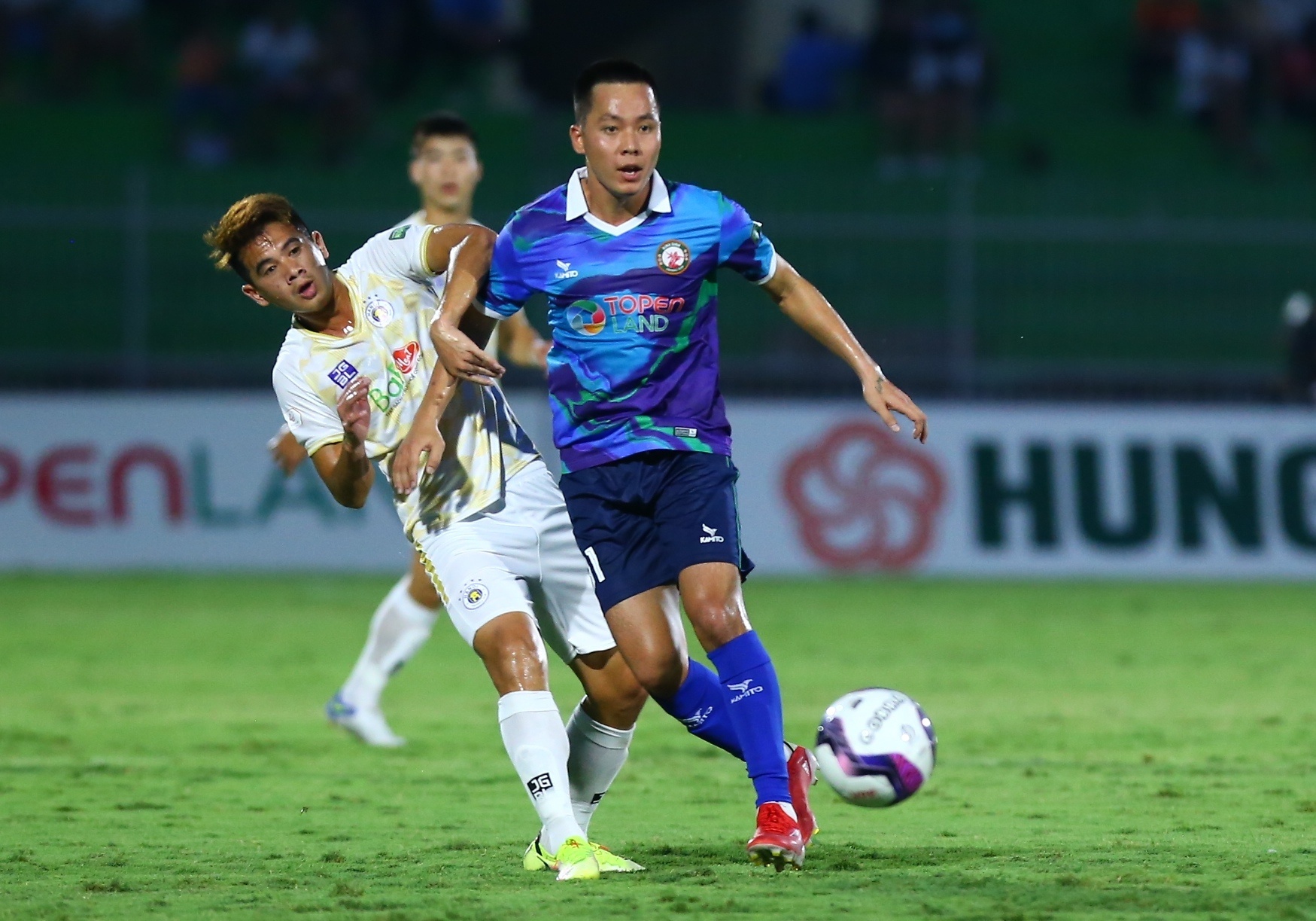 Binh Dinh day cuu tien dao U23 ve hang Nhat anh 1