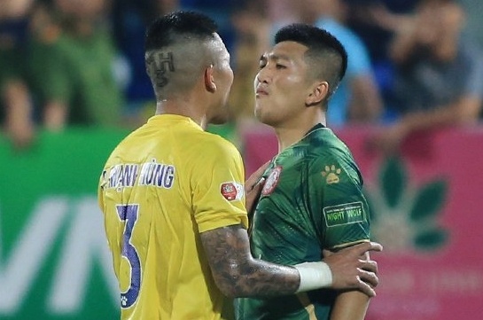 Van Khoa tra gia dat vi dam cuu tuyen thu U23 hinh anh