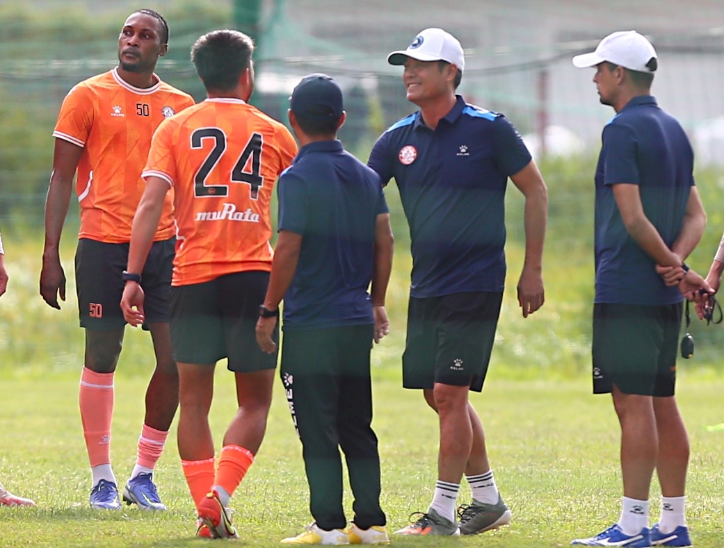 lee nguyen tap kin khi tro lai v.league anh 6