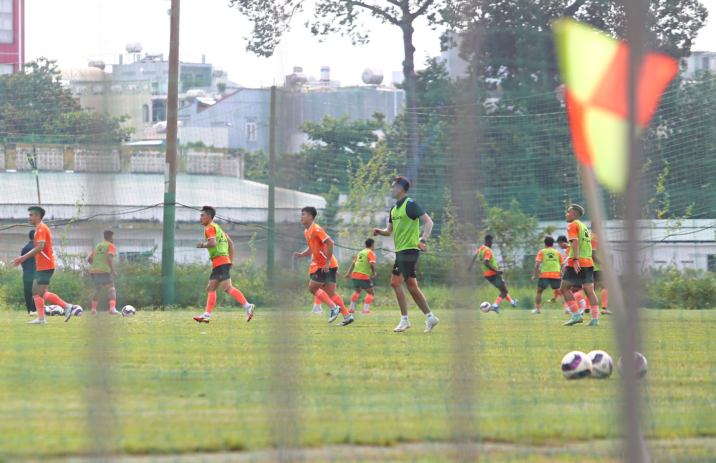 lee nguyen tap kin khi tro lai v.league anh 7