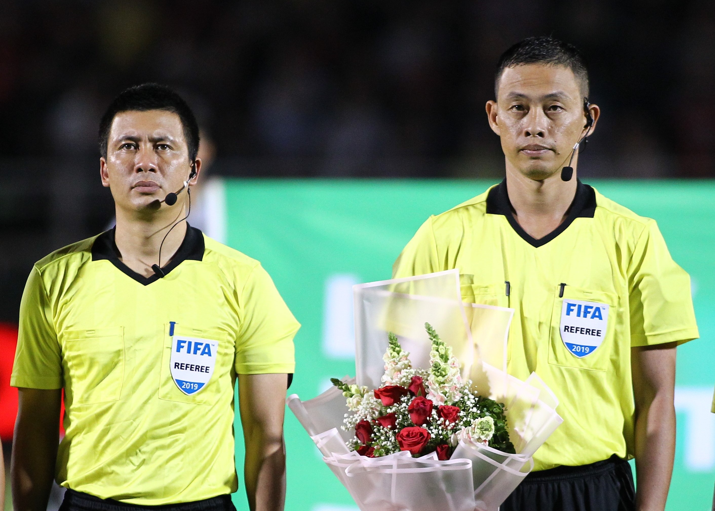 Ap luc vo hinh cua trong tai FIFA o V.League hinh anh