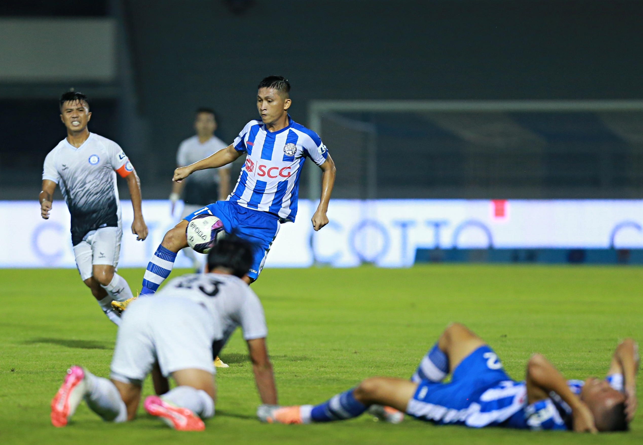 khanh hoa v.league anh 5