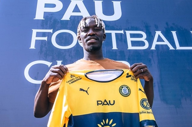 Pau FC muon tien dao co gia 800.000 euro hinh anh