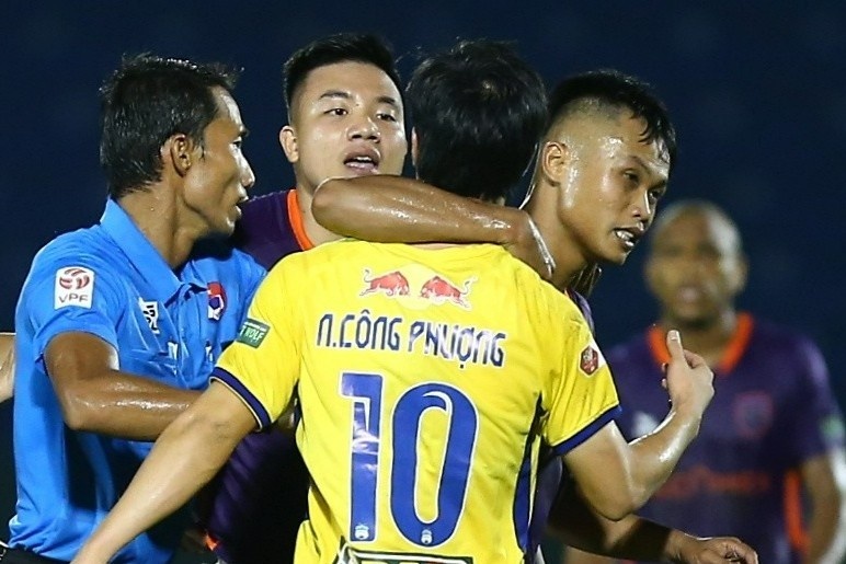 Cong Phuong noi gian khi bi choi xau hinh anh