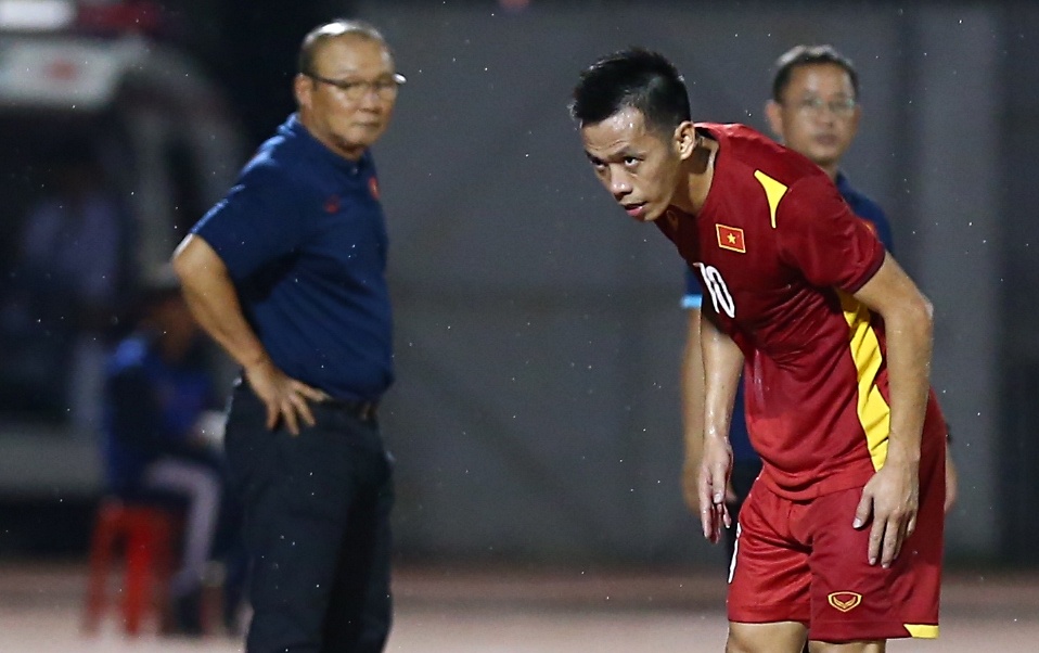 Ong Park khong muon Van Quyet den gan HLV tuyen Singapore hinh anh