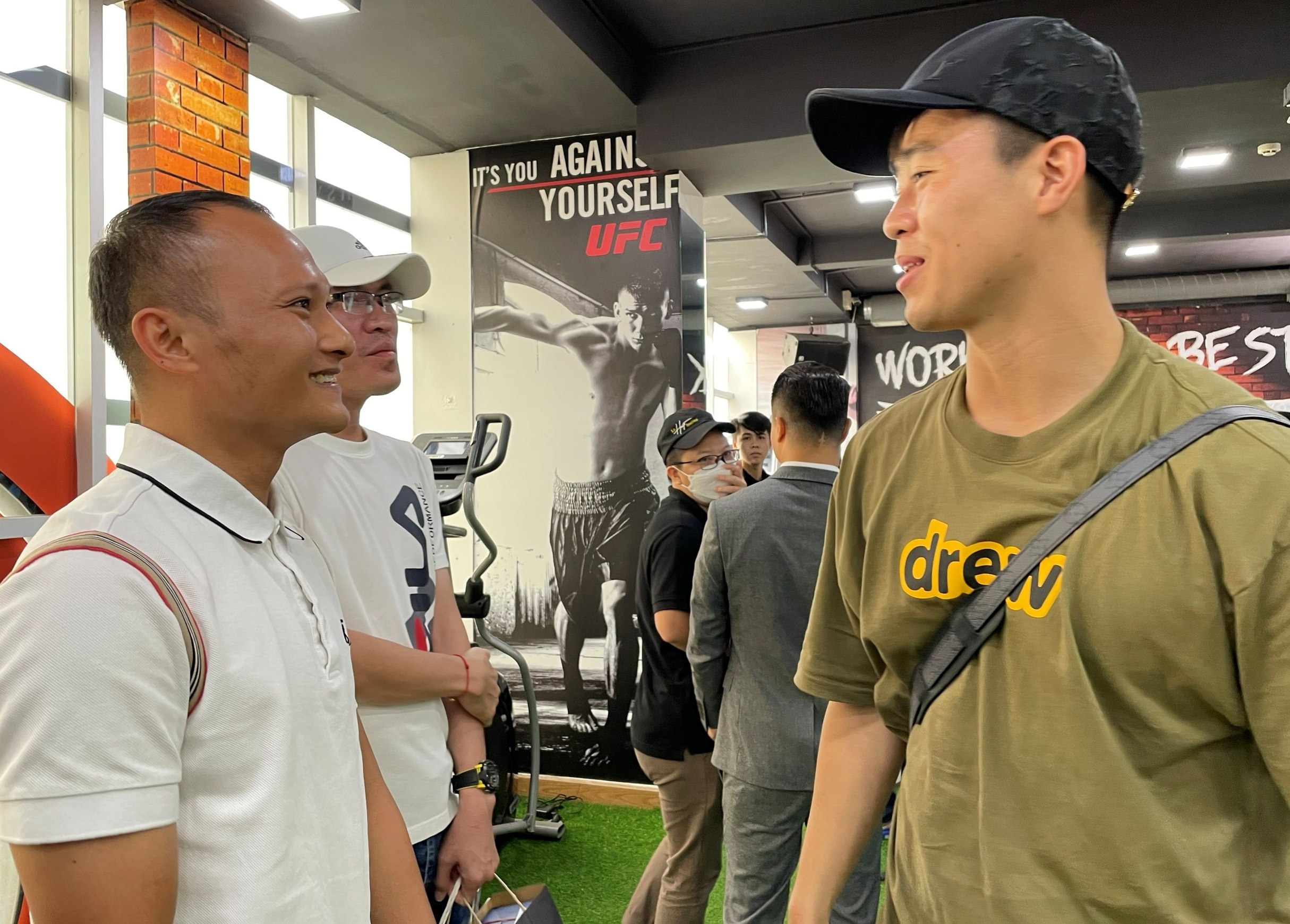 chan thuong trong hoang anh 1