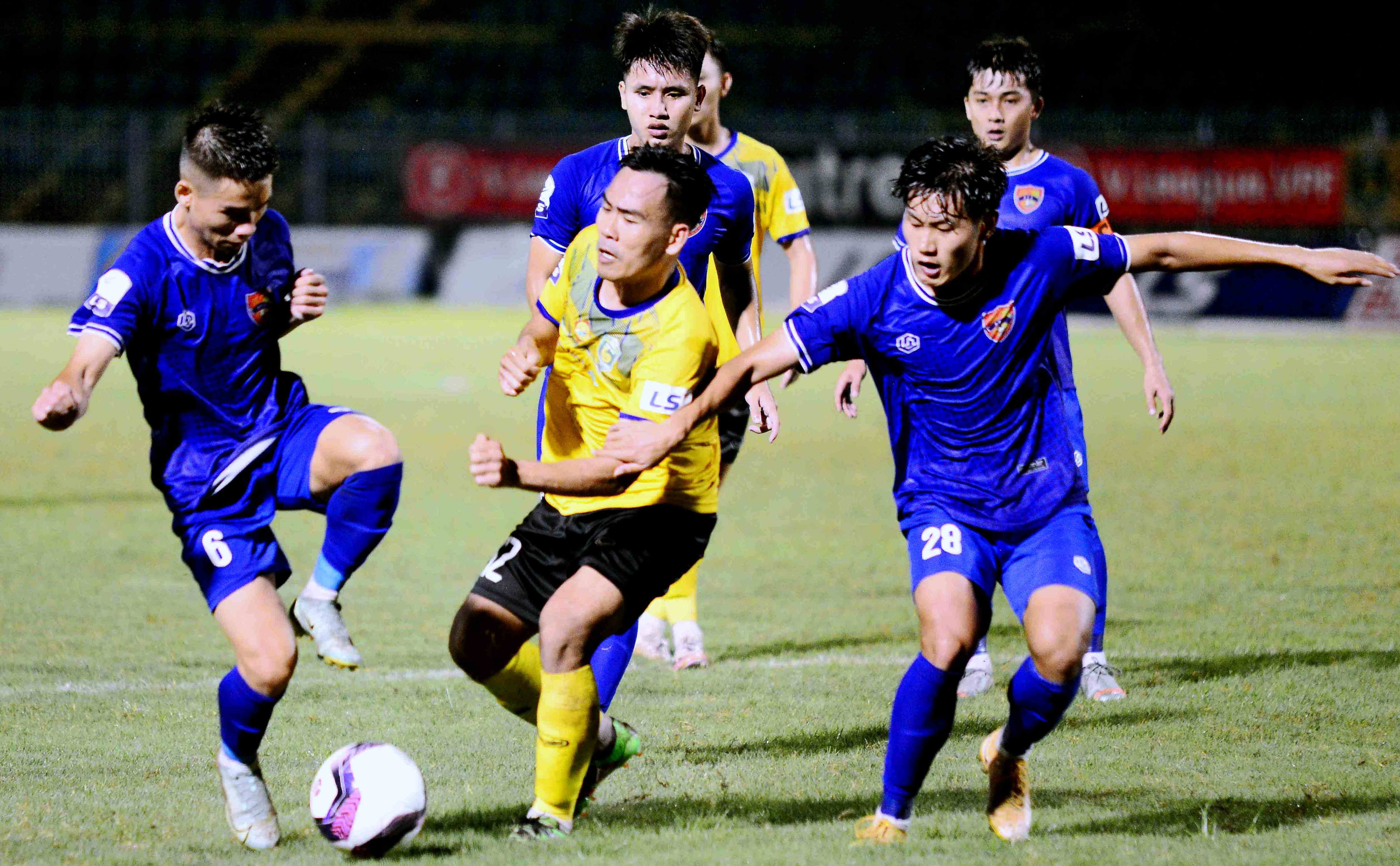 CLB Can Tho tru hang som 3 vong dau hinh anh