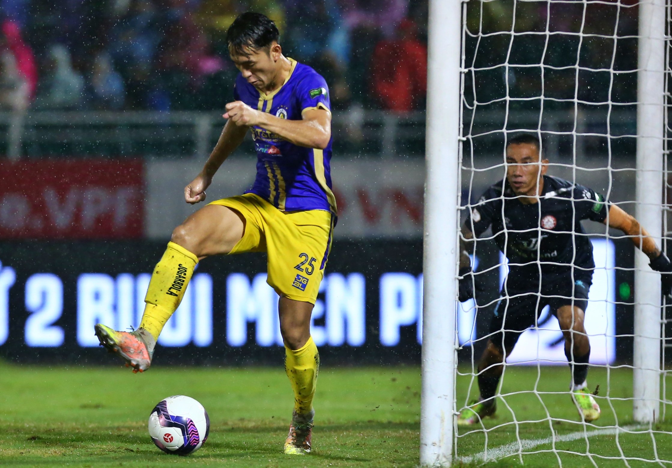 Tien dao U23 Viet Nam ghi ban an dinh chien thang 6-0 hinh anh