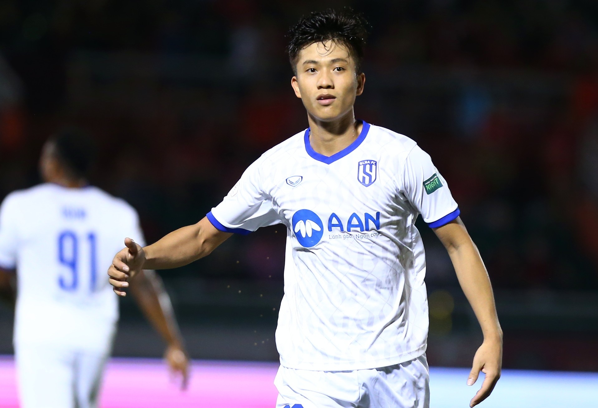 Phan Van Duc nhan chim CLB TP.HCM o day bang hinh anh