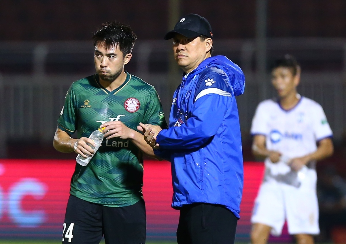 HLV Vu Tien Thanh: Phan Van Duc qua xuat sac hinh anh