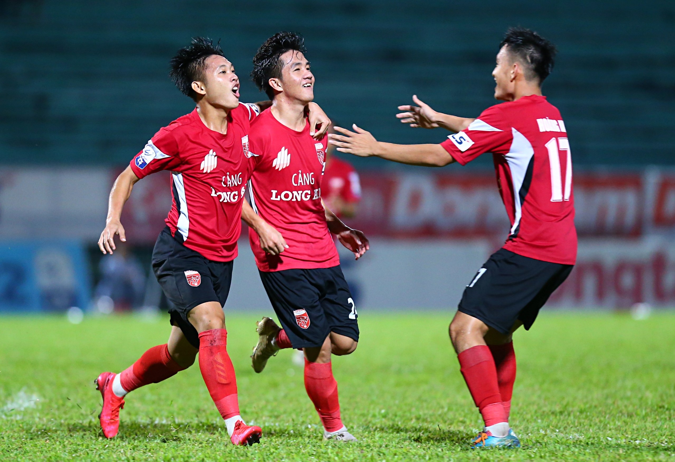 cand thang hang v.league anh 9