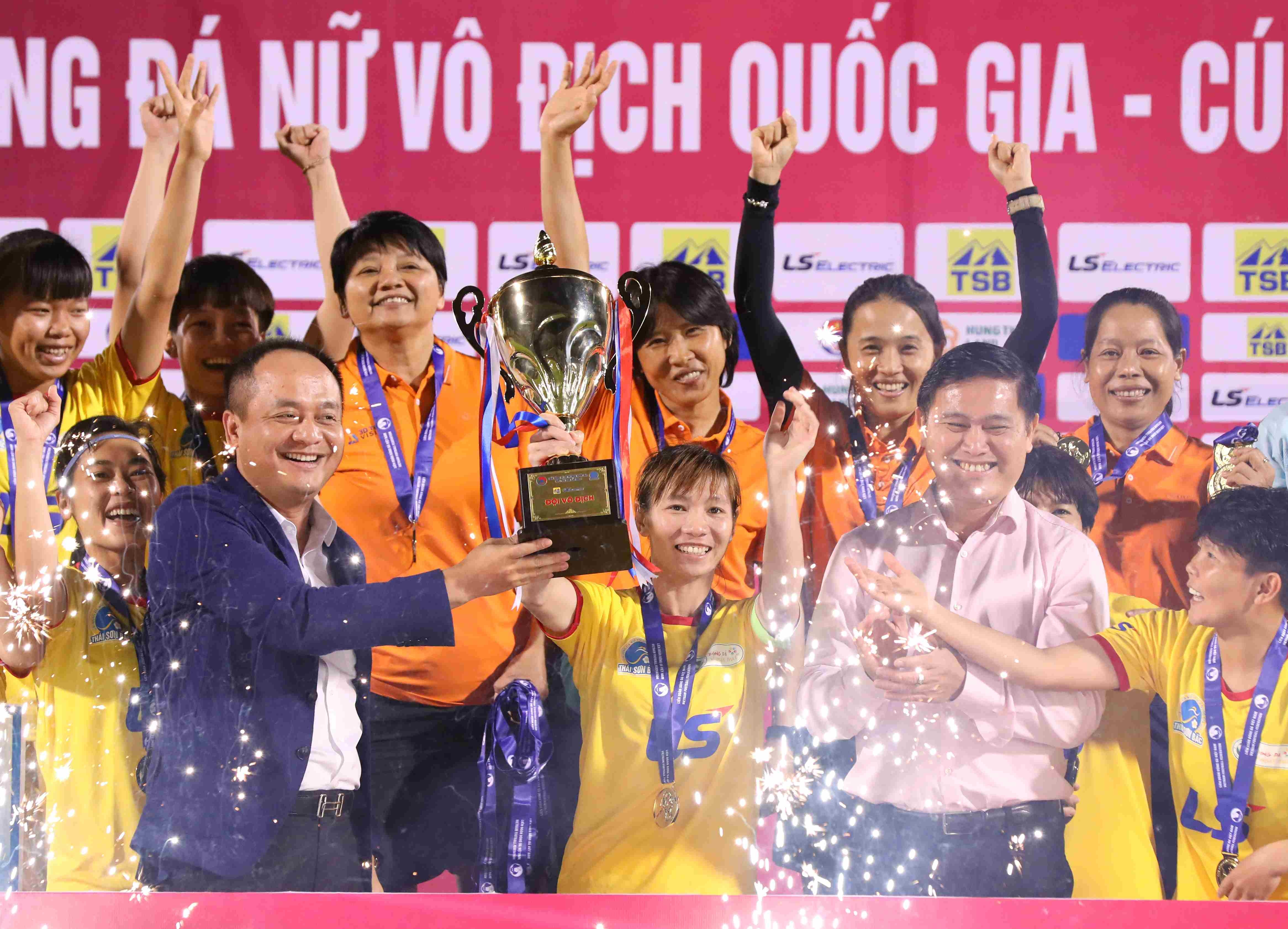 Cam xuc lan thu 11 vo dich cua CLB nu TP.HCM I hinh anh