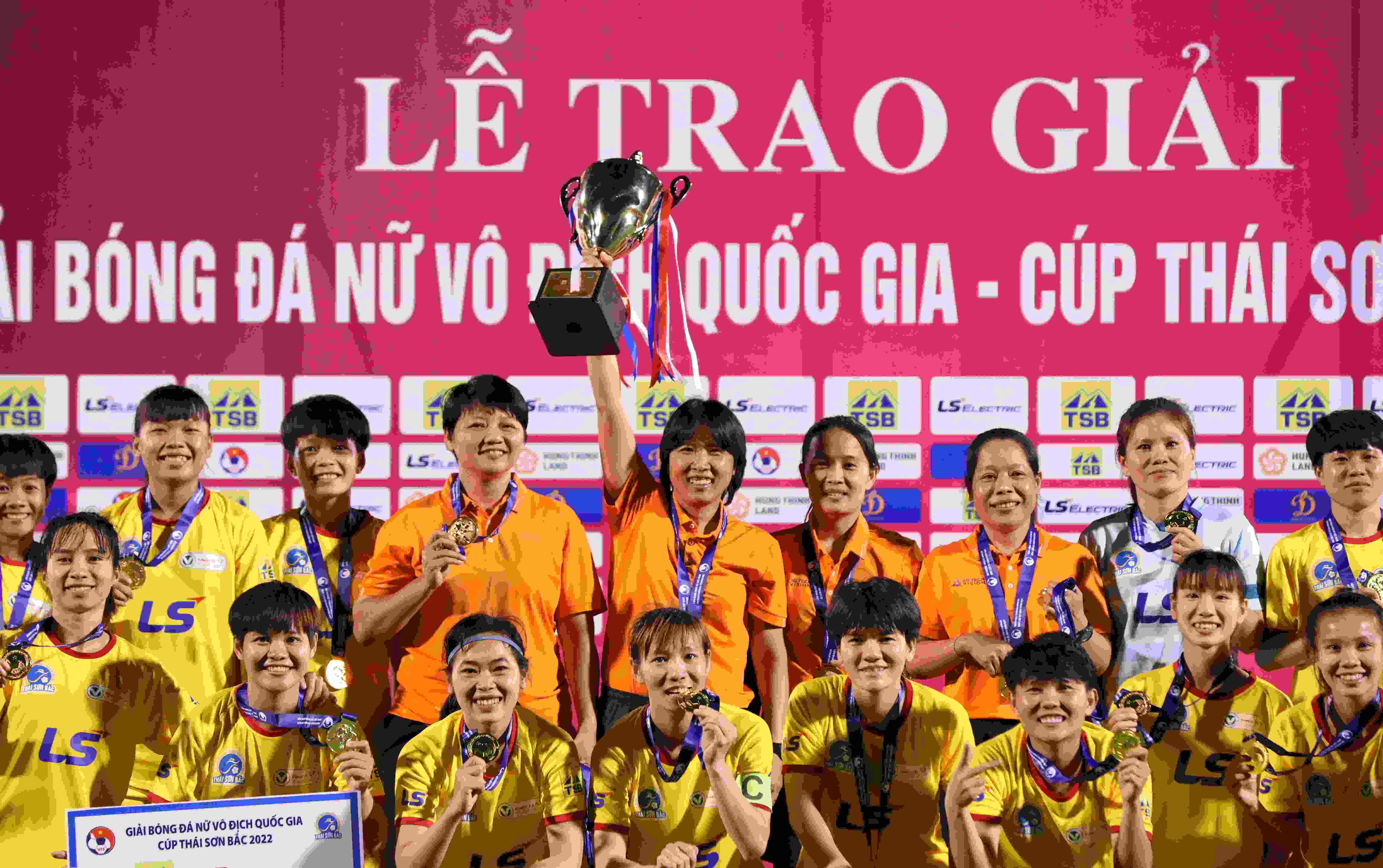 clb tp.hcm vo dich anh 7