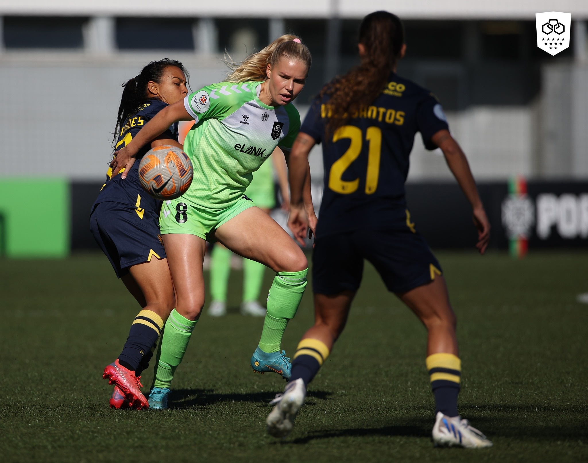 huynh nhu ghi ban anh 4