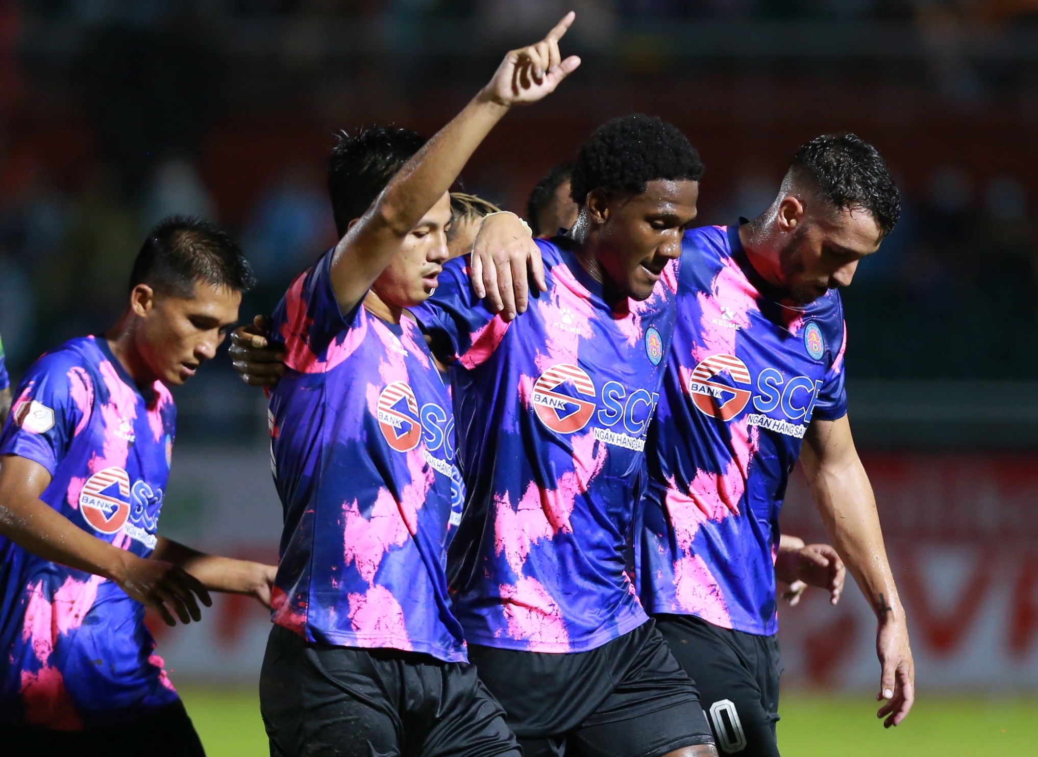 CLB Sai Gon bo vo giua cuoc chien tru hang hinh anh