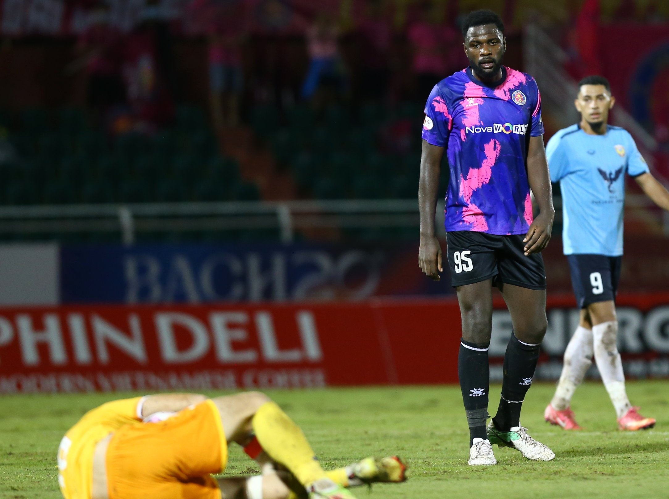 ngoai binh dinh cong anh 1