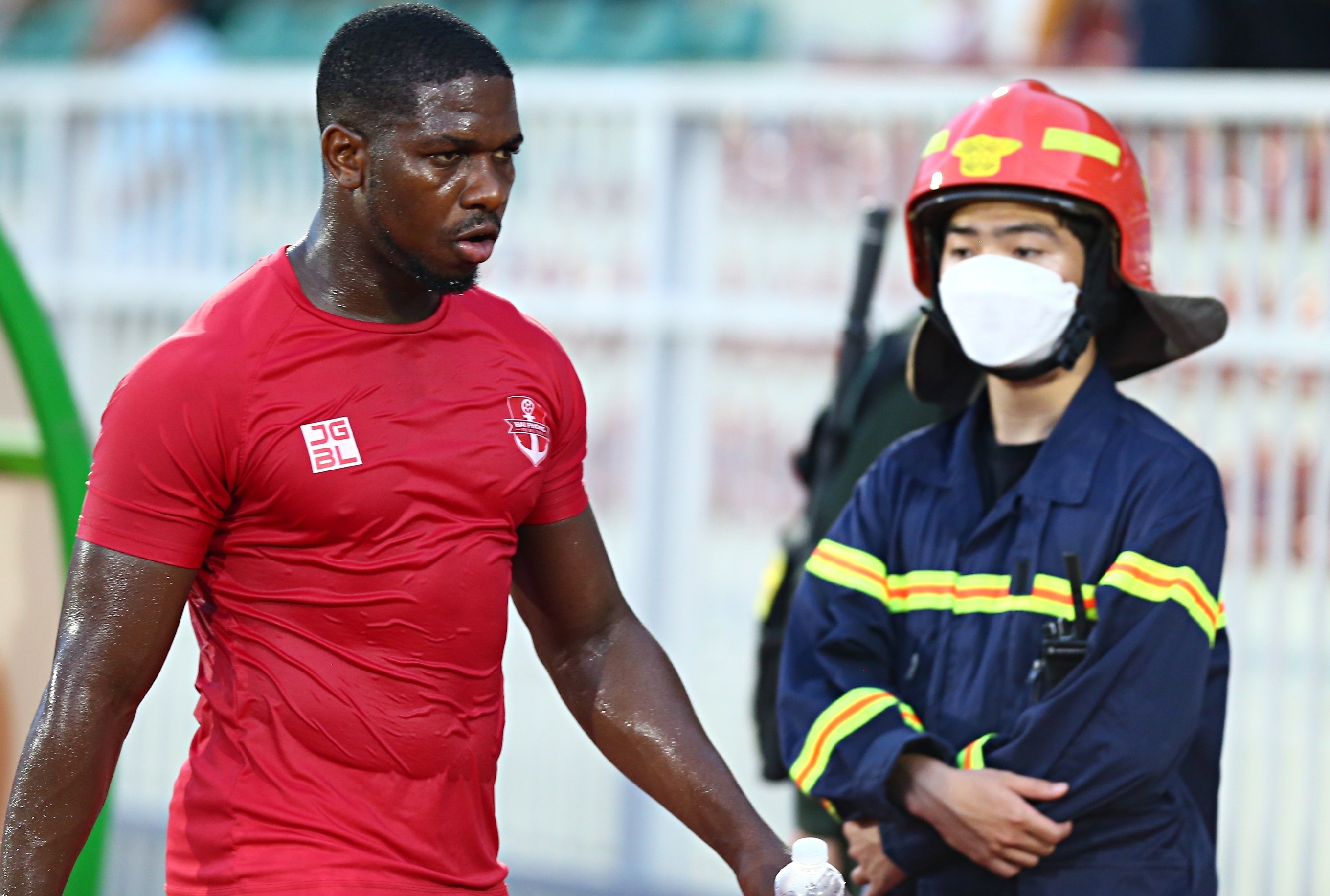 CLB Hai Phong bi phat nang vi dot phao sang hinh anh