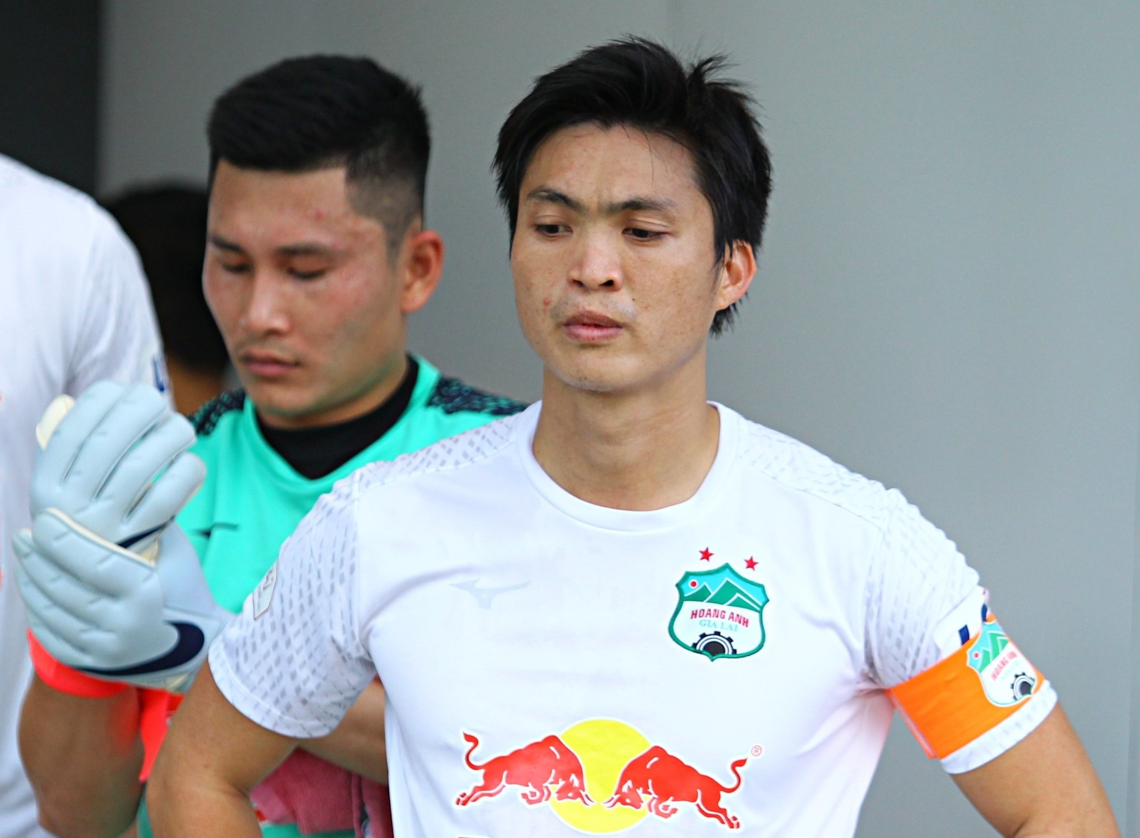 Tuan Anh, Minh Vuong cam ket o lai HAGL hinh anh