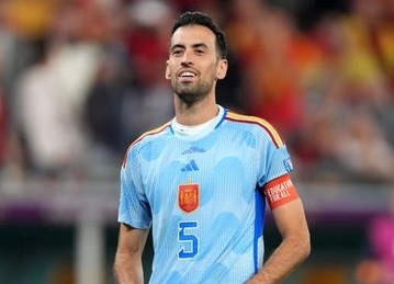 CDV chi trich Busquets vi mim cuoi roi da hong 11 m hinh anh