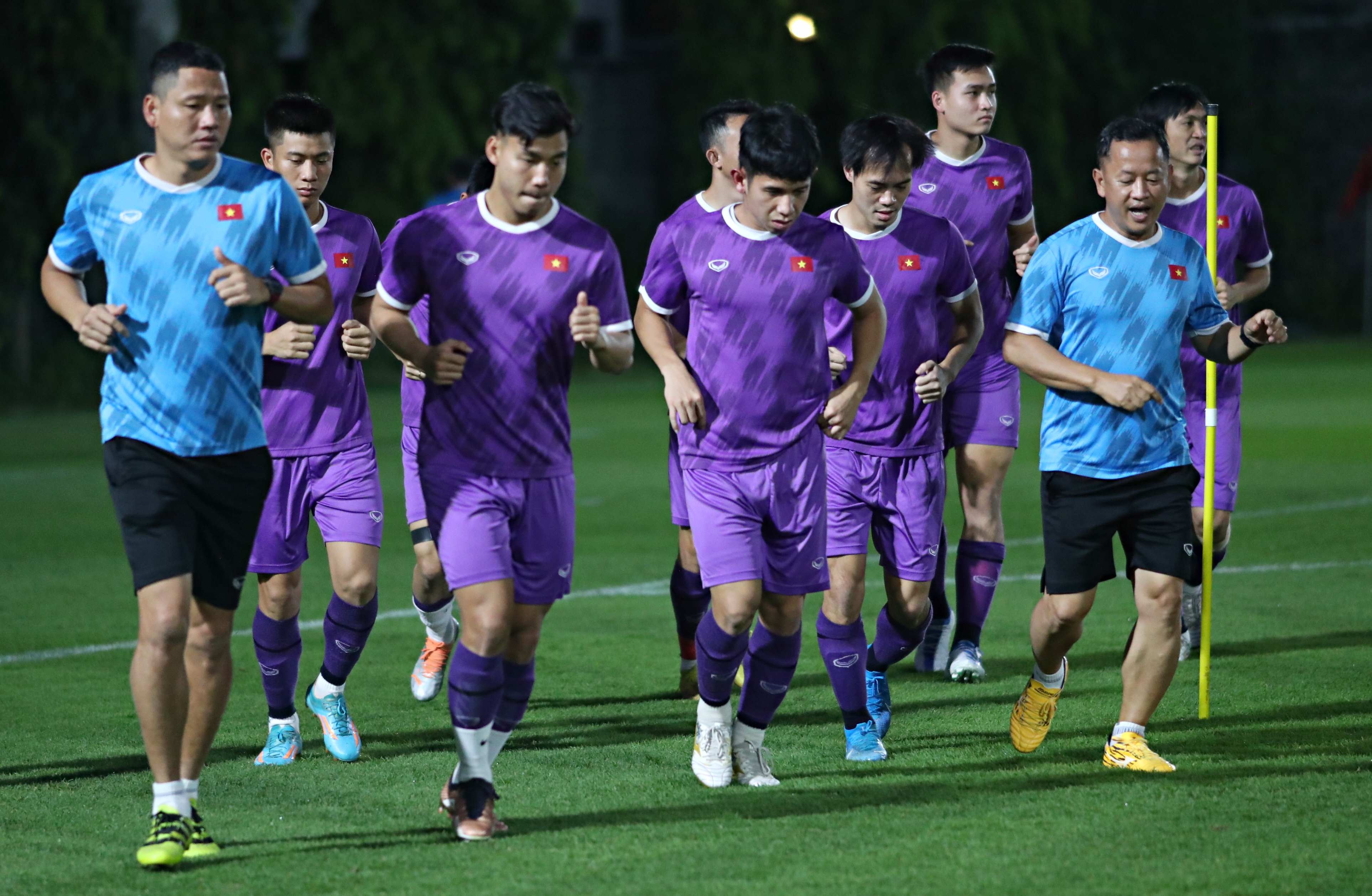 San tap cua tuyen Viet Nam tren dat Thai co gi dac biet? hinh anh