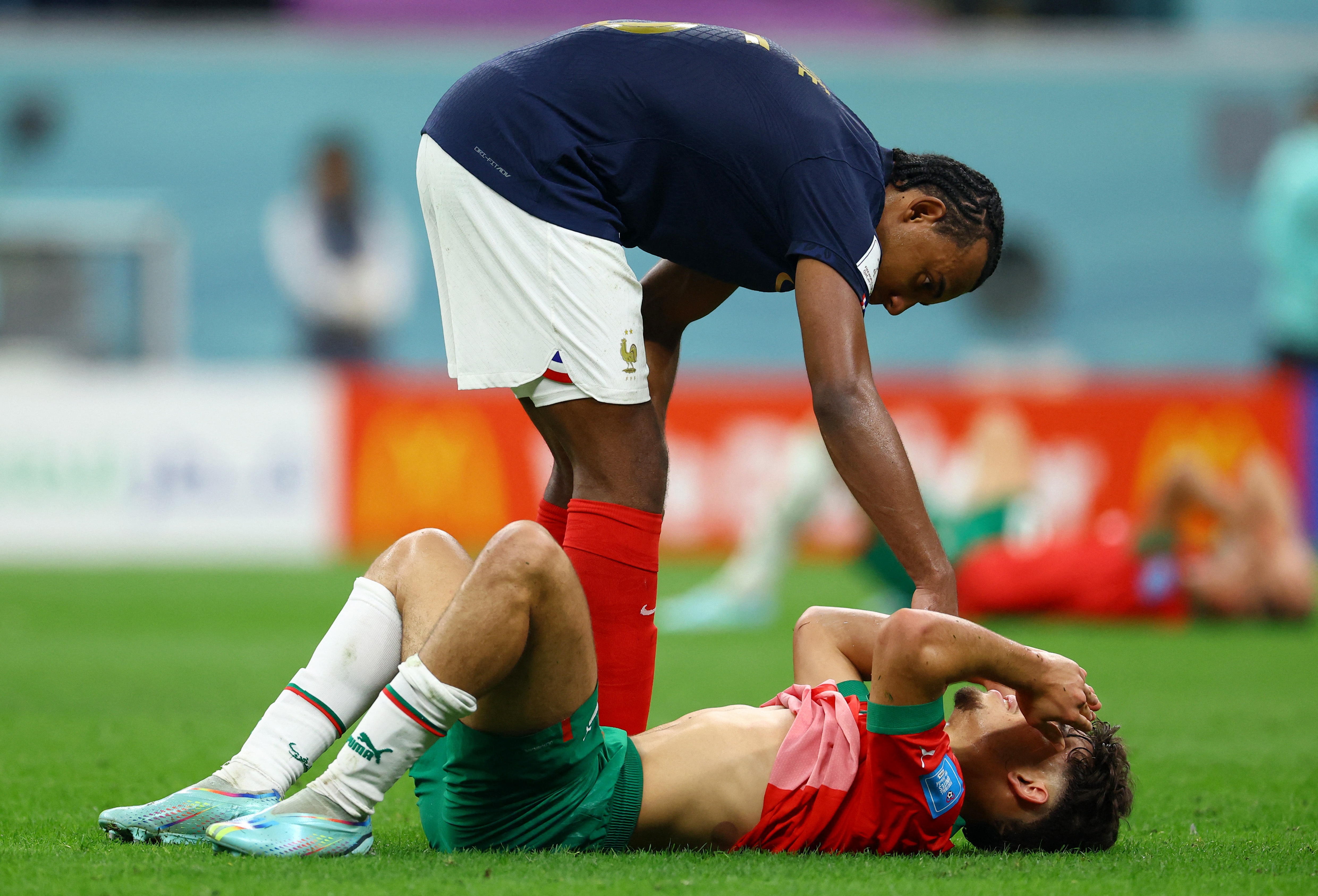 Cau thu Morocco do guc sau that bai truoc Phap hinh anh