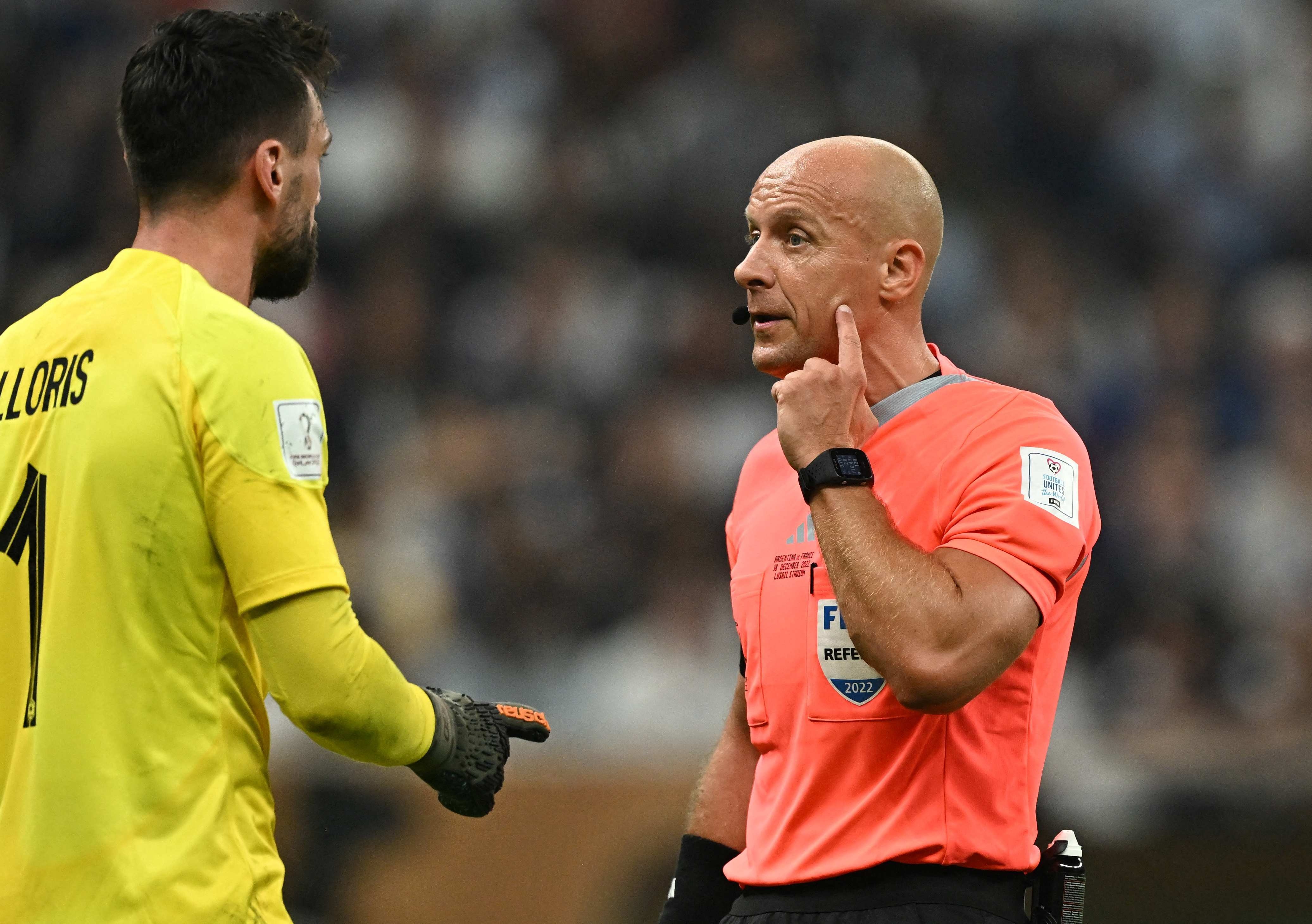 Vi sao trong tai cho Argentina qua phat den? hinh anh