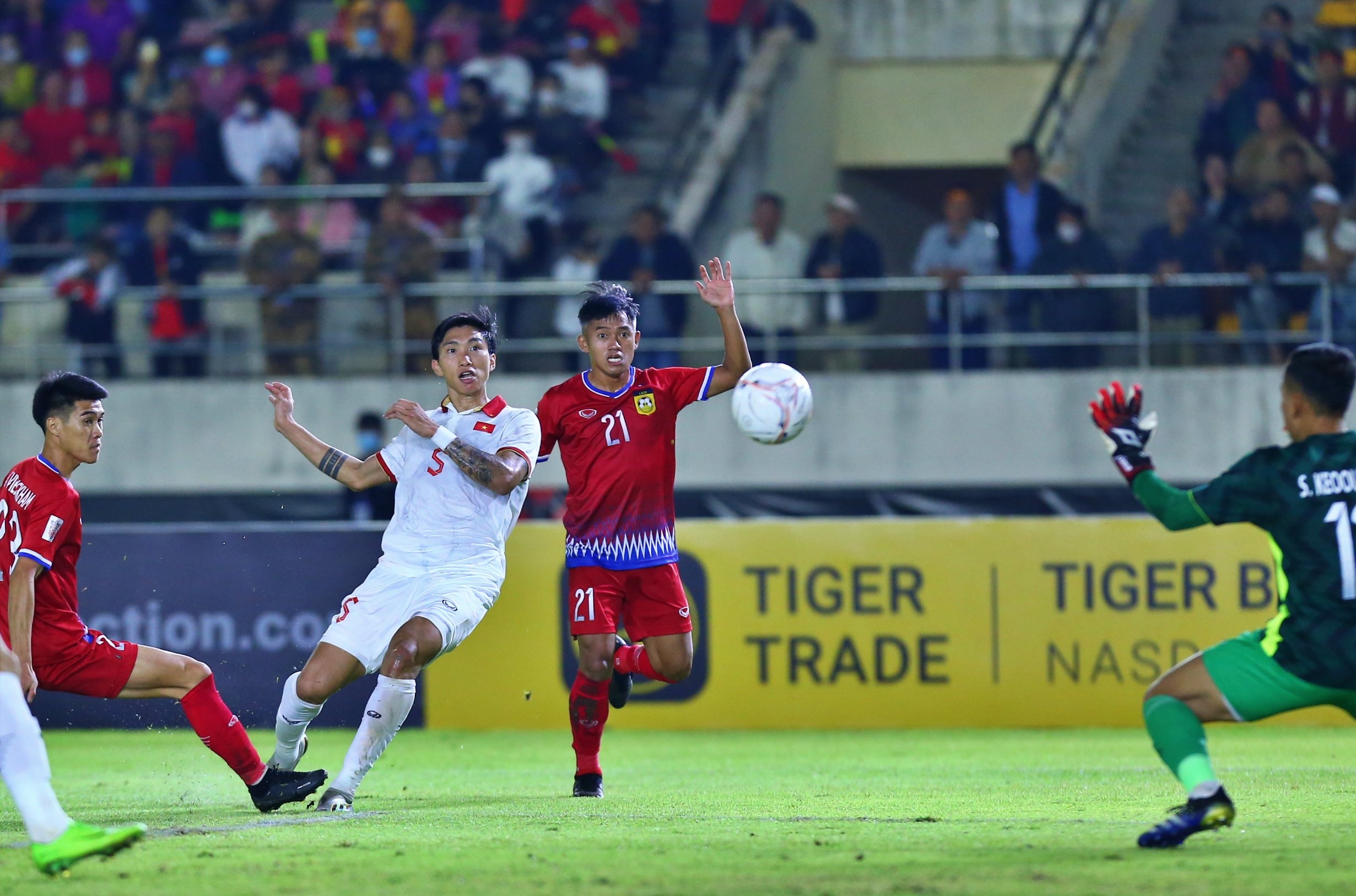 van hau tuyen lao anh 8