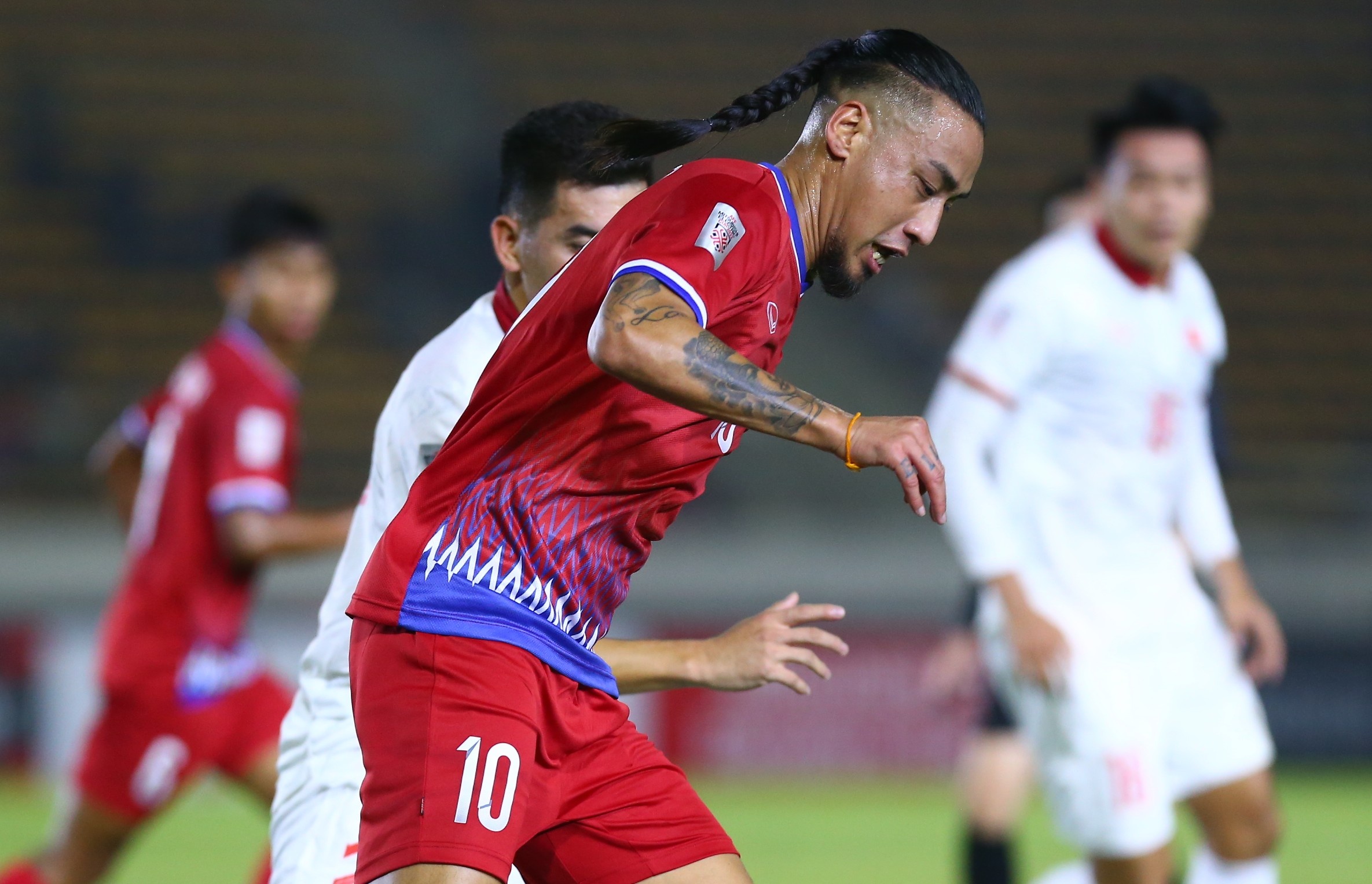 Chu tich LDBD Lao: Chung toi tim cau thu o My, Phap va Duc hinh anh