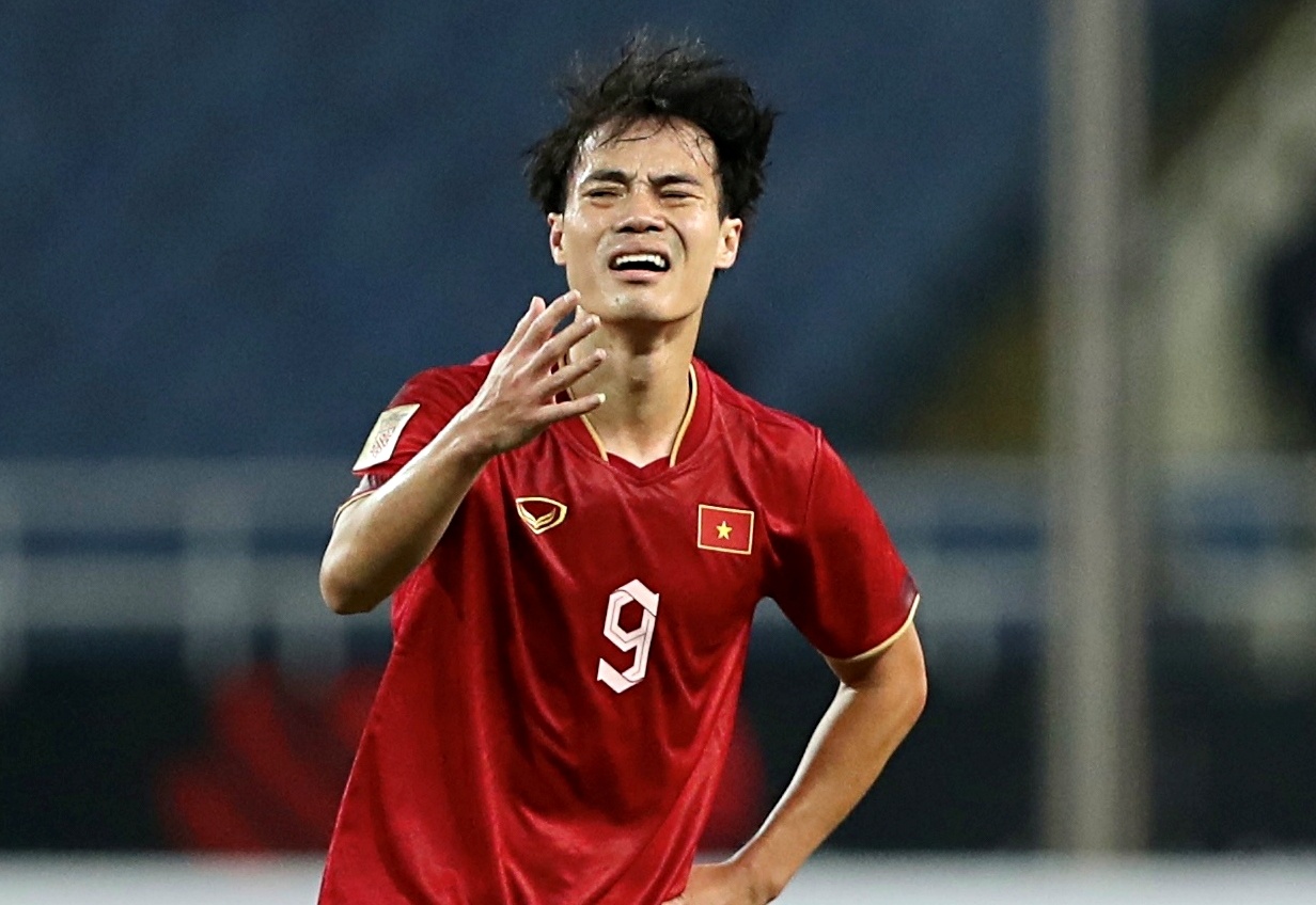 Vi sao Van Toan lanh the do truoc Malaysia? hinh anh