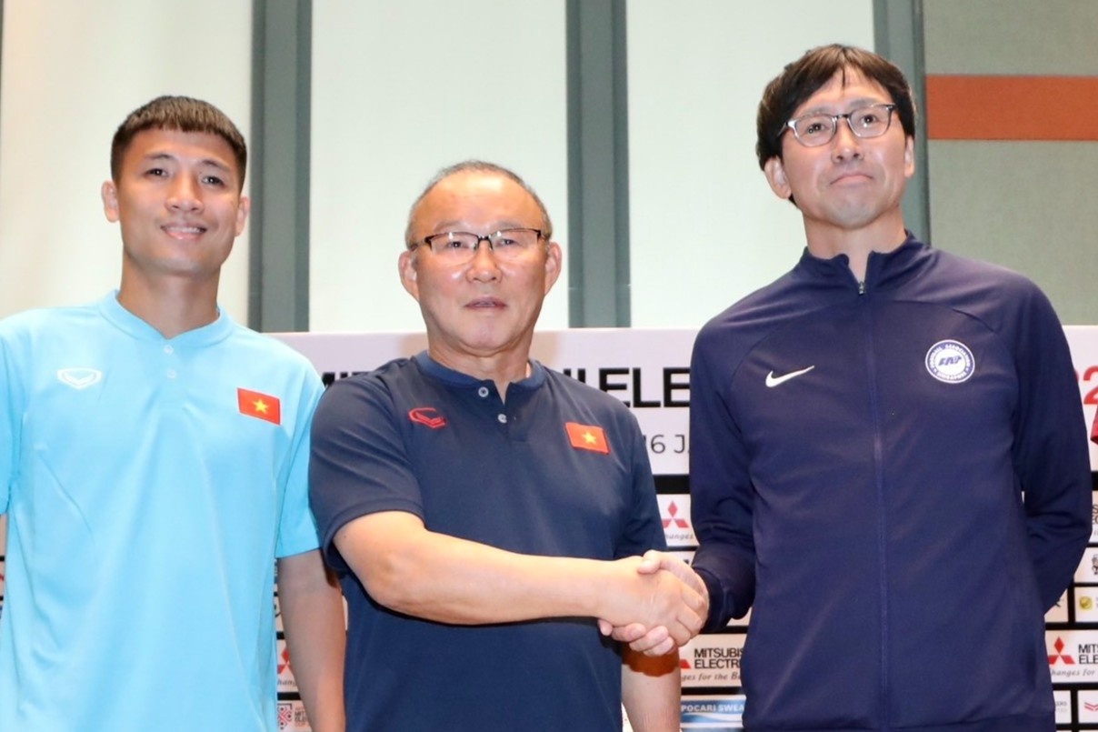 HLV Singapore: Chung toi co loi the san nha hinh anh