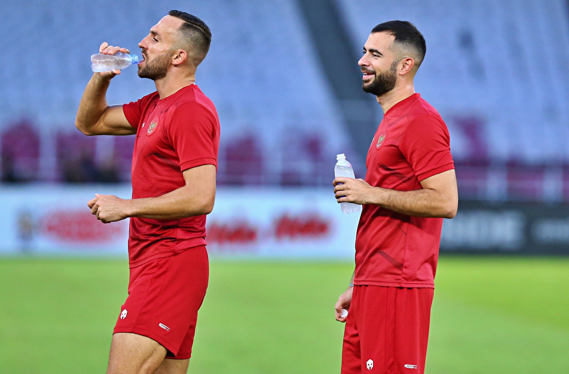 Tuyen Viet Nam lam gi de khac che Jordi Amat hinh anh